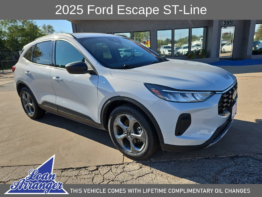 Used 2025 Ford Escape ST-Line FWD image 1