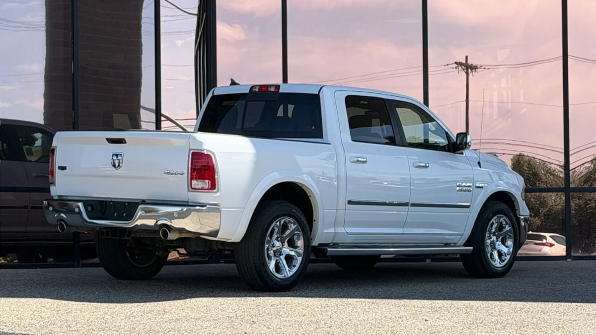 Used 2016 RAM 1500 Laramie w/ Convenience Group AWD/4WD image 16