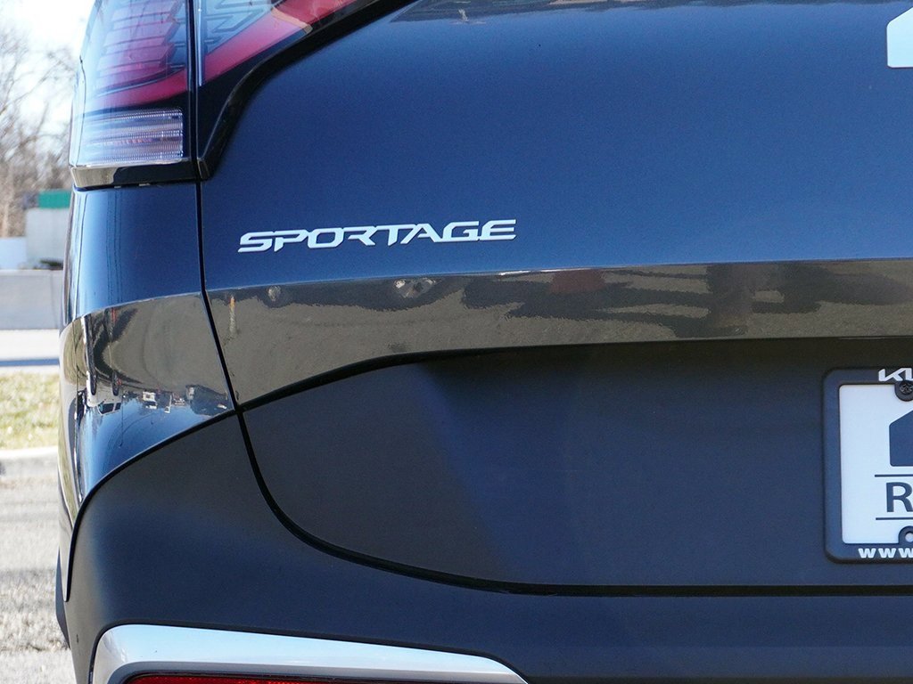 Used 2025 Kia Sportage LX image 13