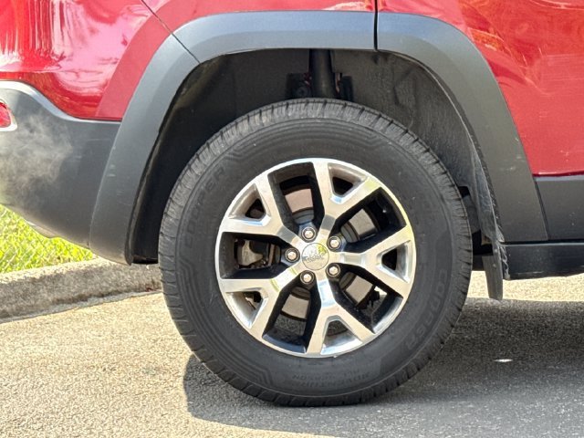 Used 2015 Jeep Cherokee Trailhawk AWD/4WD image 7