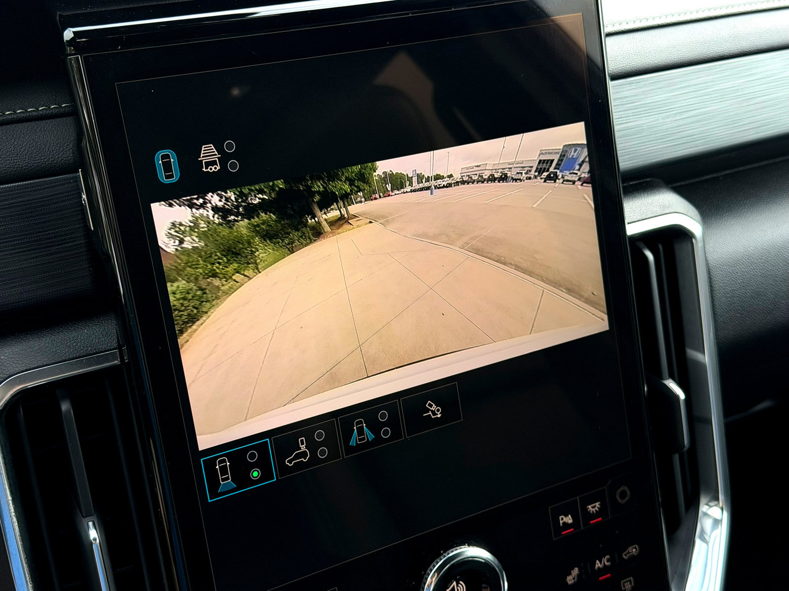 Used 2026 GMC Acadia Elevation w/ Elevation Premium Package FWD image 16