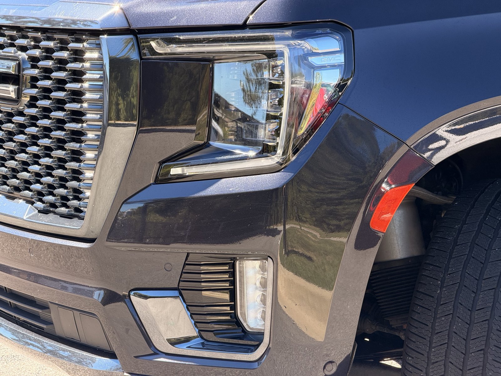Used 2023 GMC Yukon XL Denali Ultimate AWD/4WD image 8