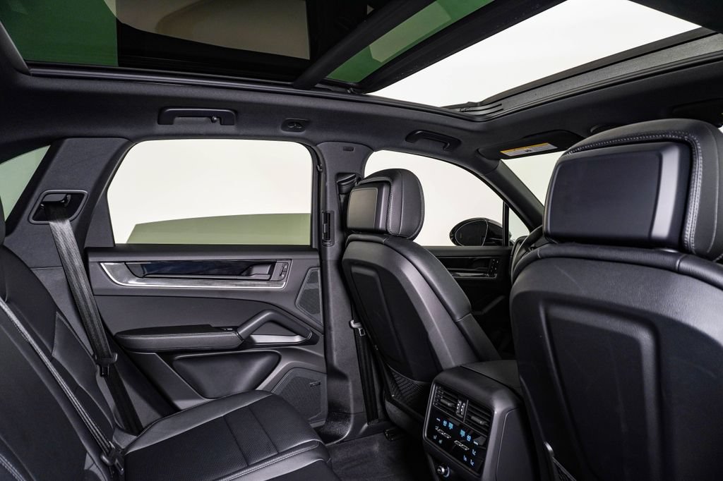 Certified 2026 Porsche Cayenne AWD/4WD image 16