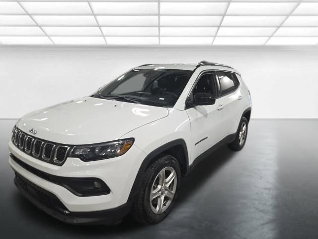 Used 2024 Jeep Compass Latitude image 8
