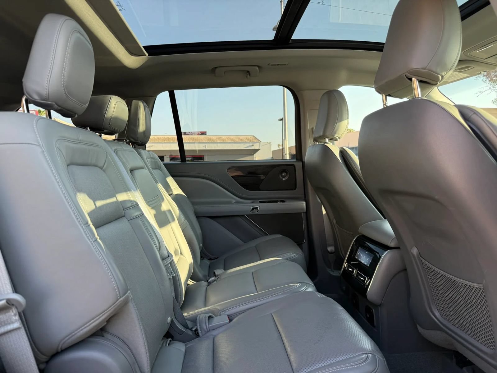 Used 2021 Lincoln Aviator Reserve w/ Elements Package Plus RWD image 18