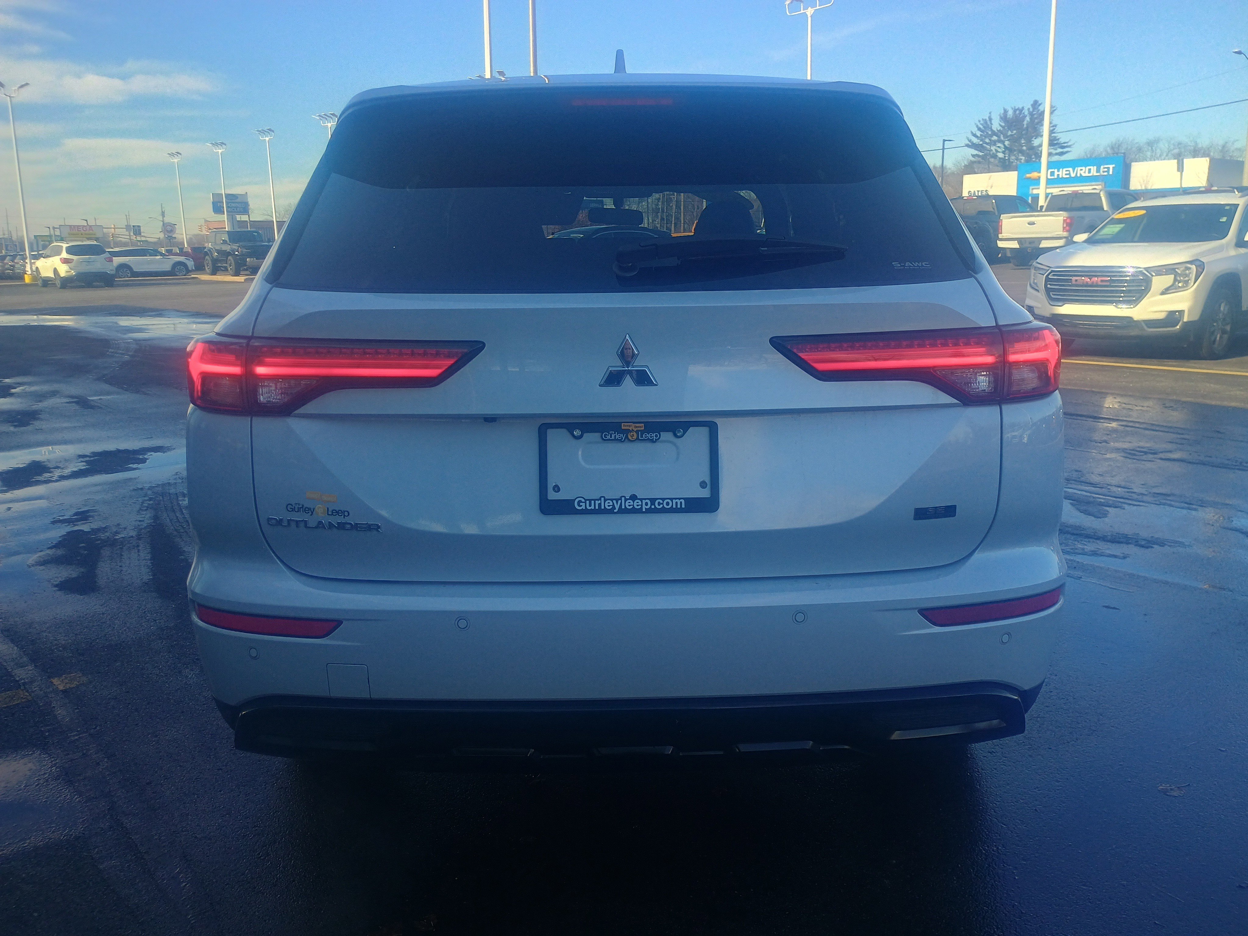 Used 2024 Mitsubishi Outlander SE image 11