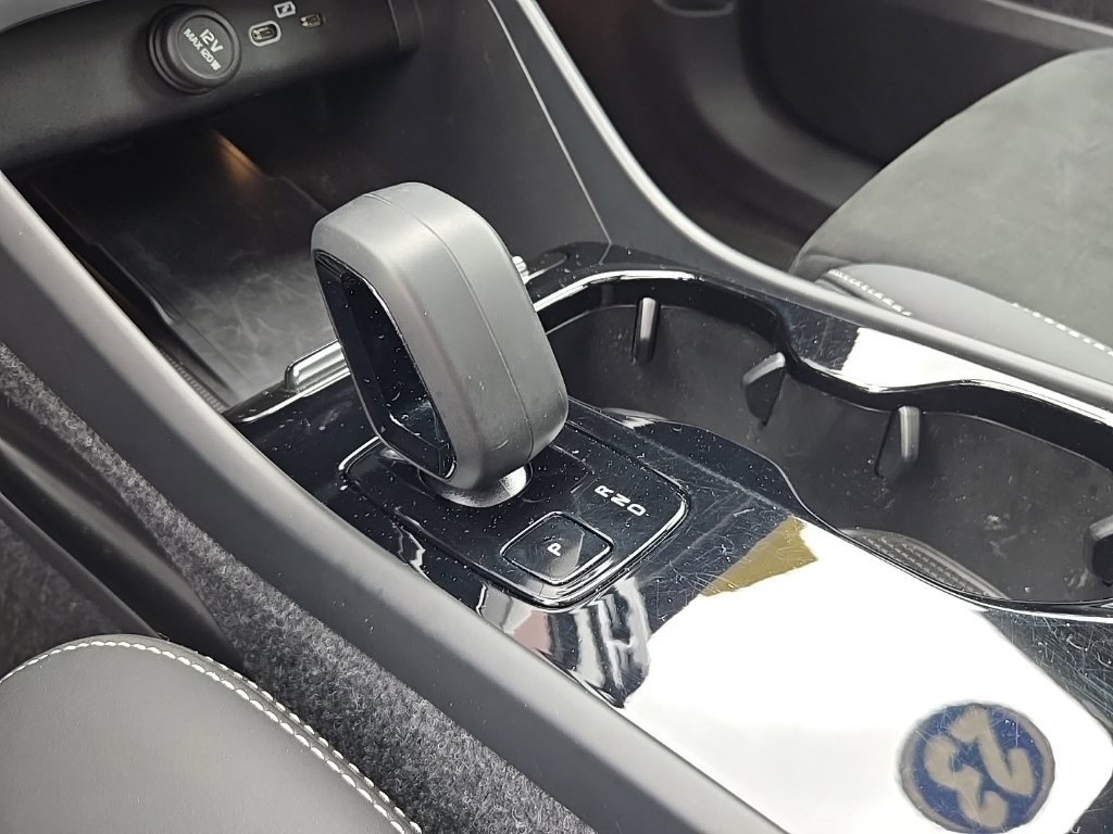 Certified 2023 Volvo C40 P8 Recharge Plus AWD/4WD image 18
