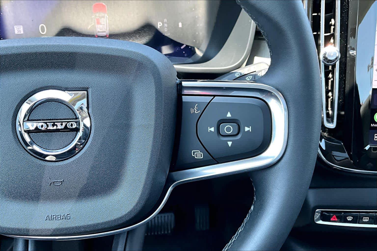 Used 2024 Volvo XC40 B5 Plus AWD/4WD image 24