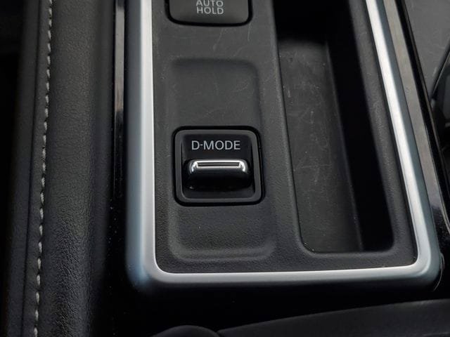 Used 2026 Nissan Pathfinder SV FWD image 33