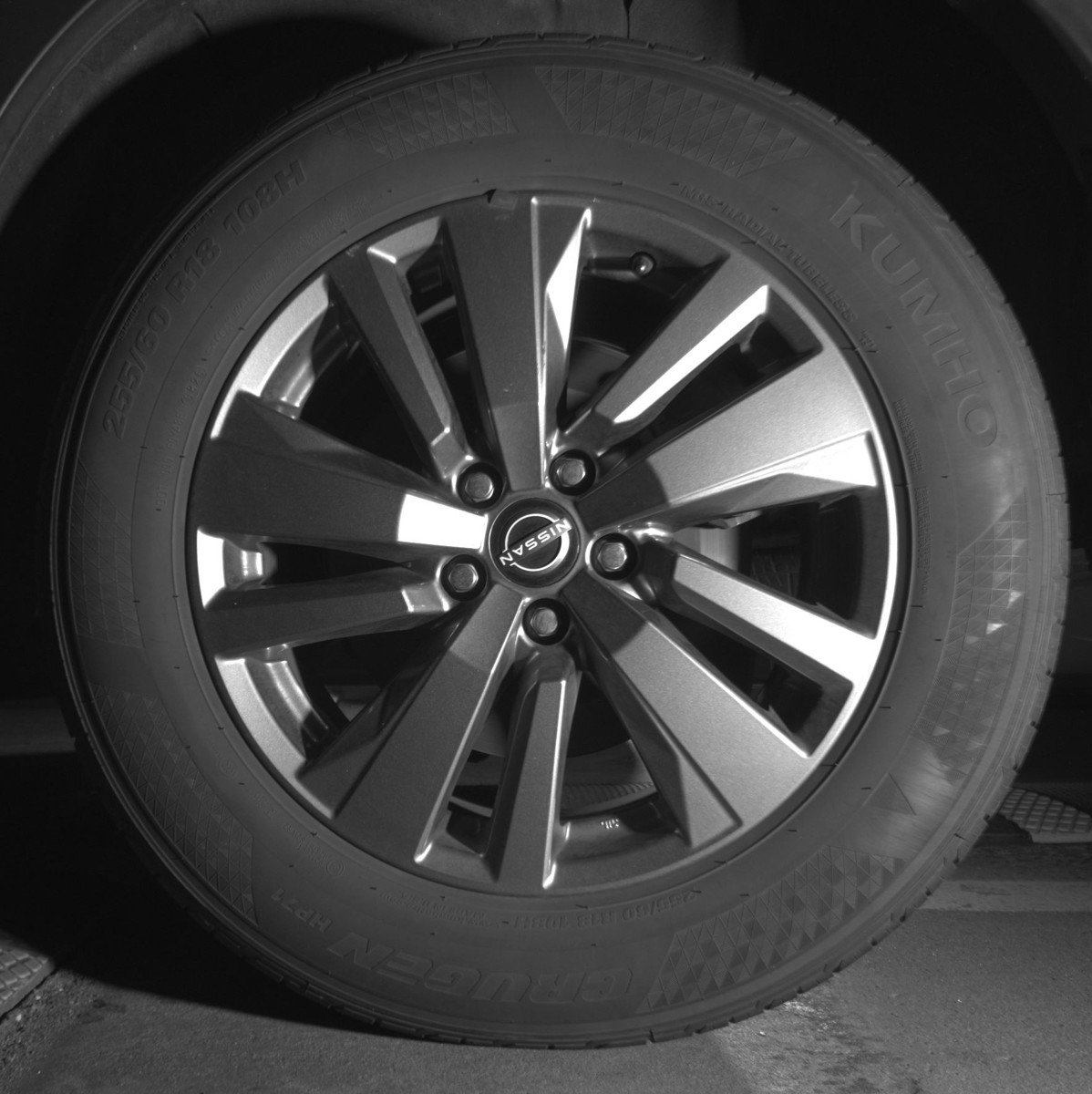 Used 2025 Nissan Pathfinder SV FWD image 14