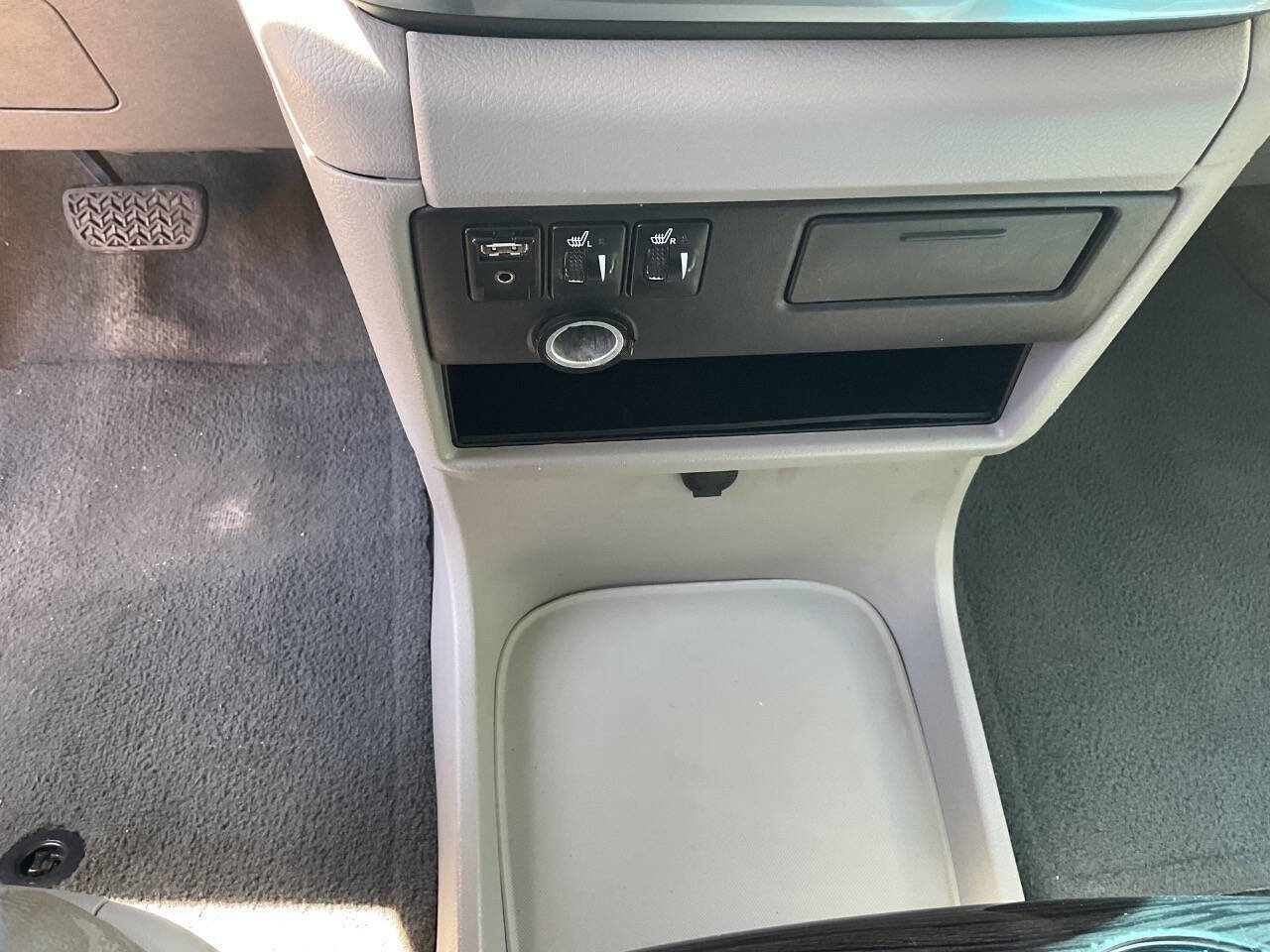 Used 2015 Toyota Sienna XLE FWD image 18