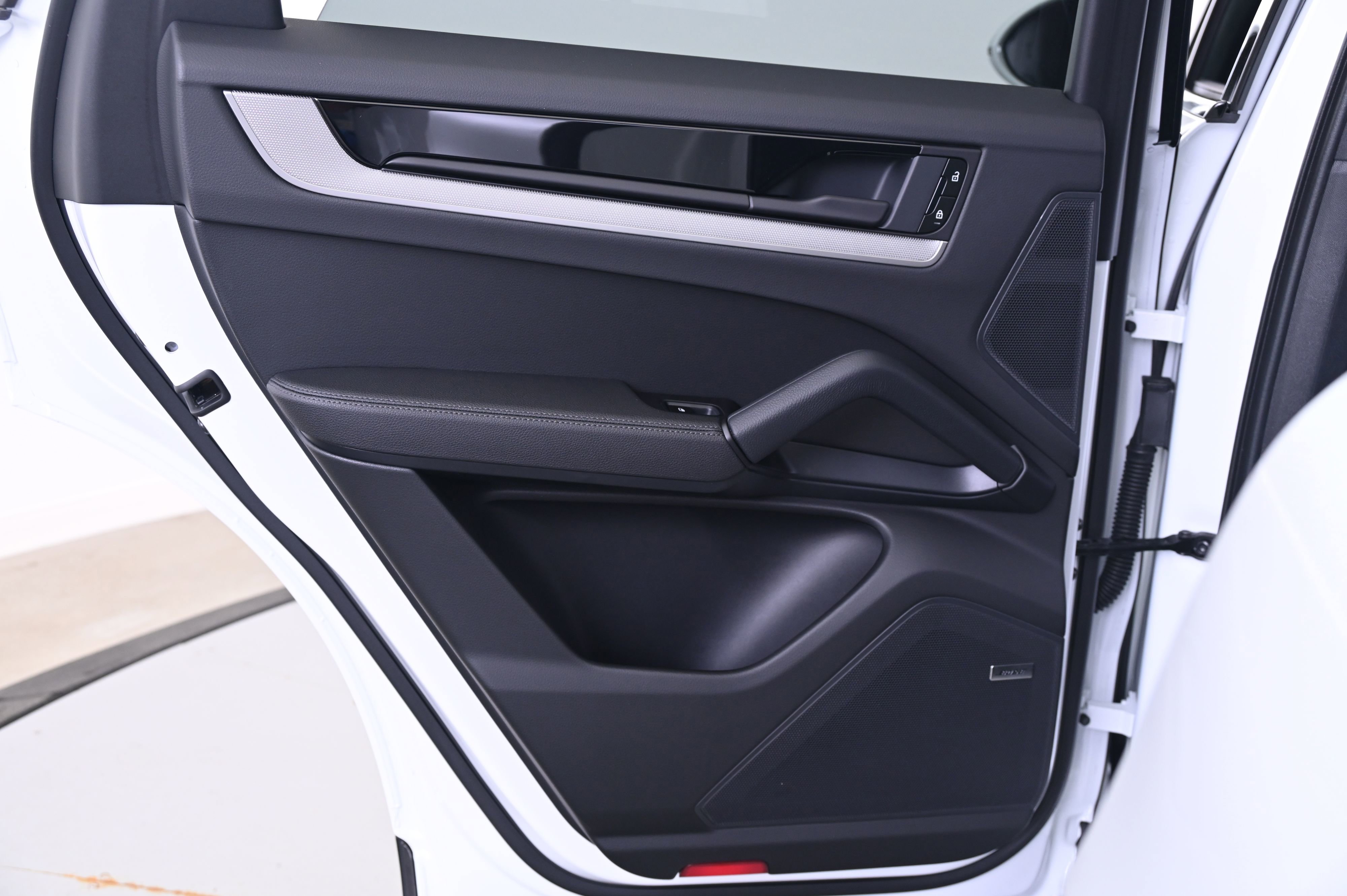 Certified 2025 Porsche Cayenne image 31