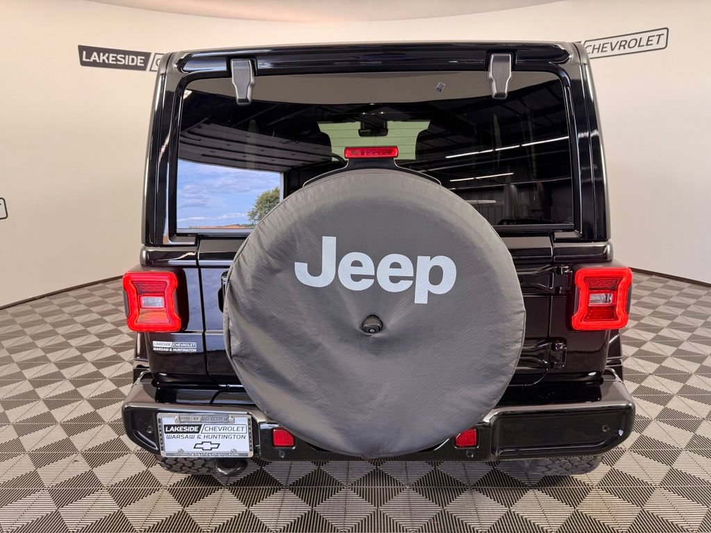 Used 2022 Jeep Wrangler Unlimited Sahara AWD/4WD image 5