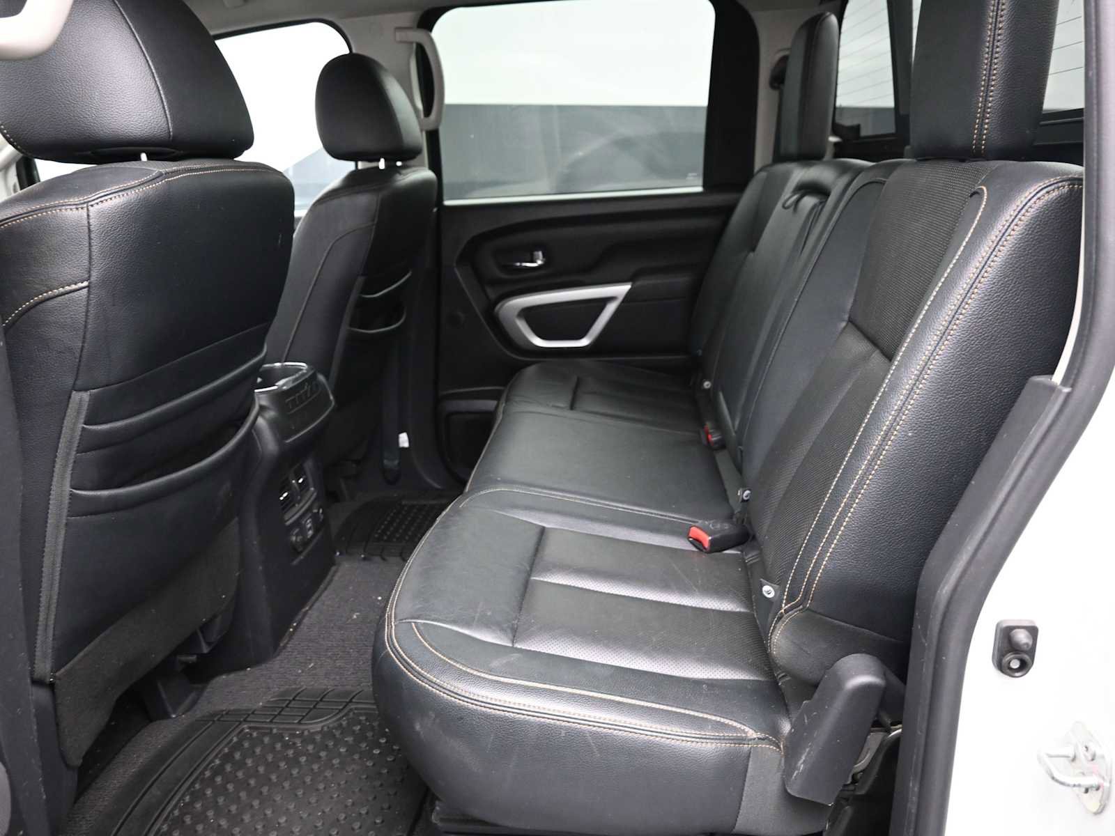 Used 2019 Nissan Titan SL image 11