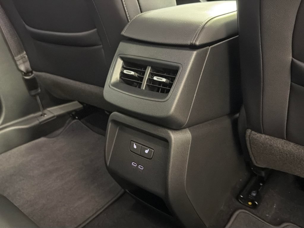 Certified 2024 Chevrolet Equinox EV LT FWD image 32