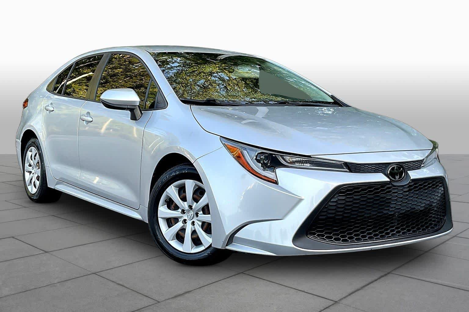 Used 2022 Toyota Corolla LE FWD image 3
