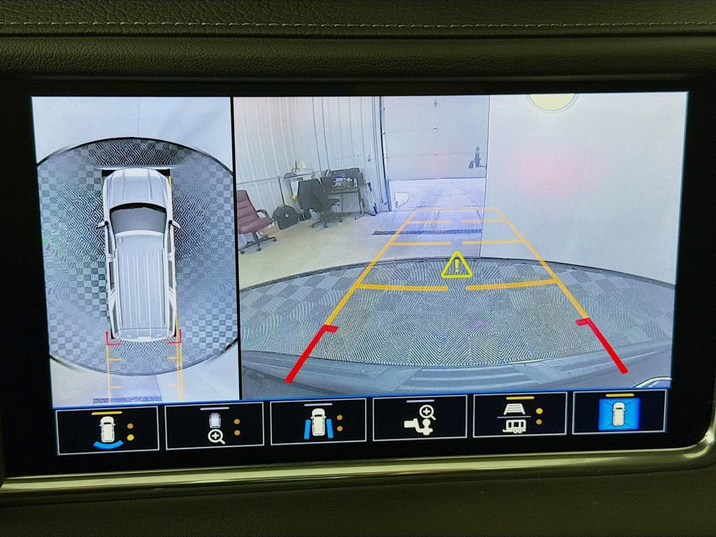 Used 2021 GMC Yukon Denali w/ Denali Premium Package image 14