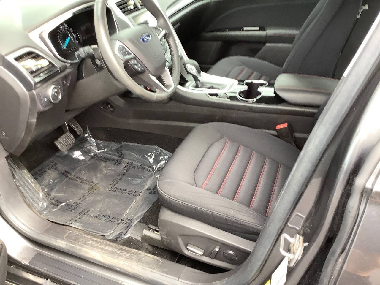 Used 2016 Ford Fusion SE FWD image 24