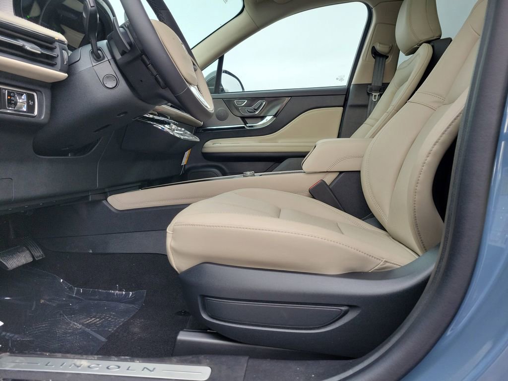 New 2026 Lincoln Corsair Premiere image 17