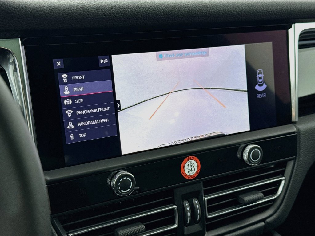 Certified 2025 Porsche Macan AWD/4WD image 20