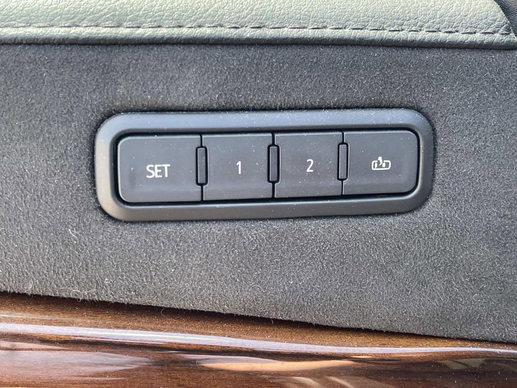 Used 2019 Cadillac Escalade ESV Luxury AWD/4WD image 31