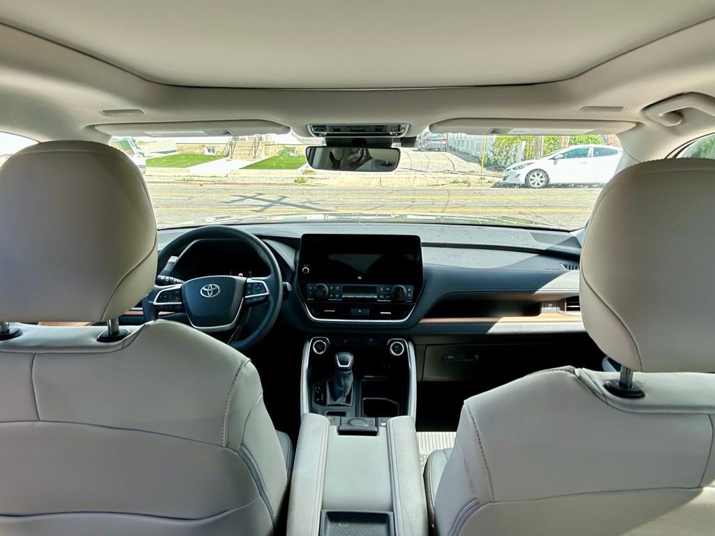 Used 2026 Toyota Grand Highlander Limited image 6