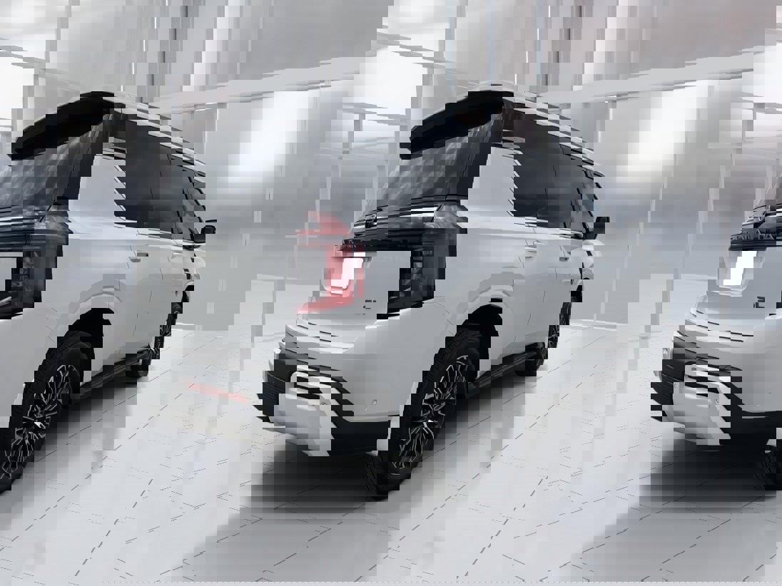 New 2026 Nissan Armada SL w/ Captain's Chari Seat Package image 5