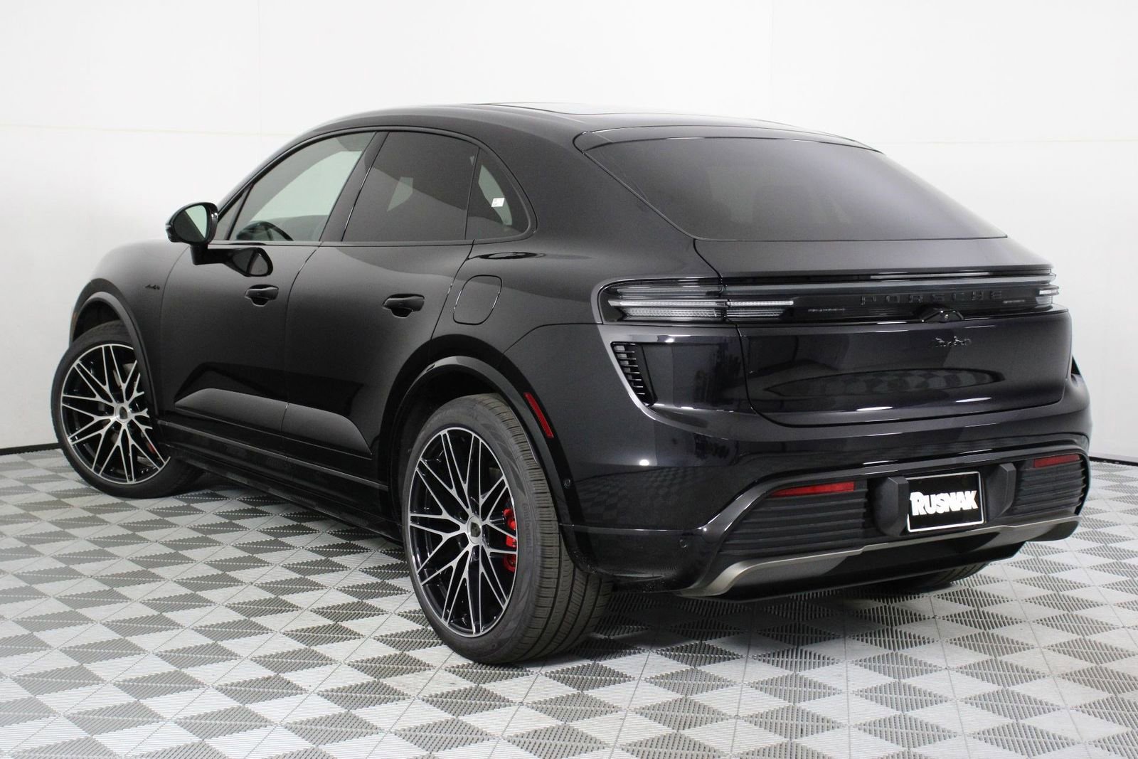 New 2026 Porsche Macan Turbo Electric image 3