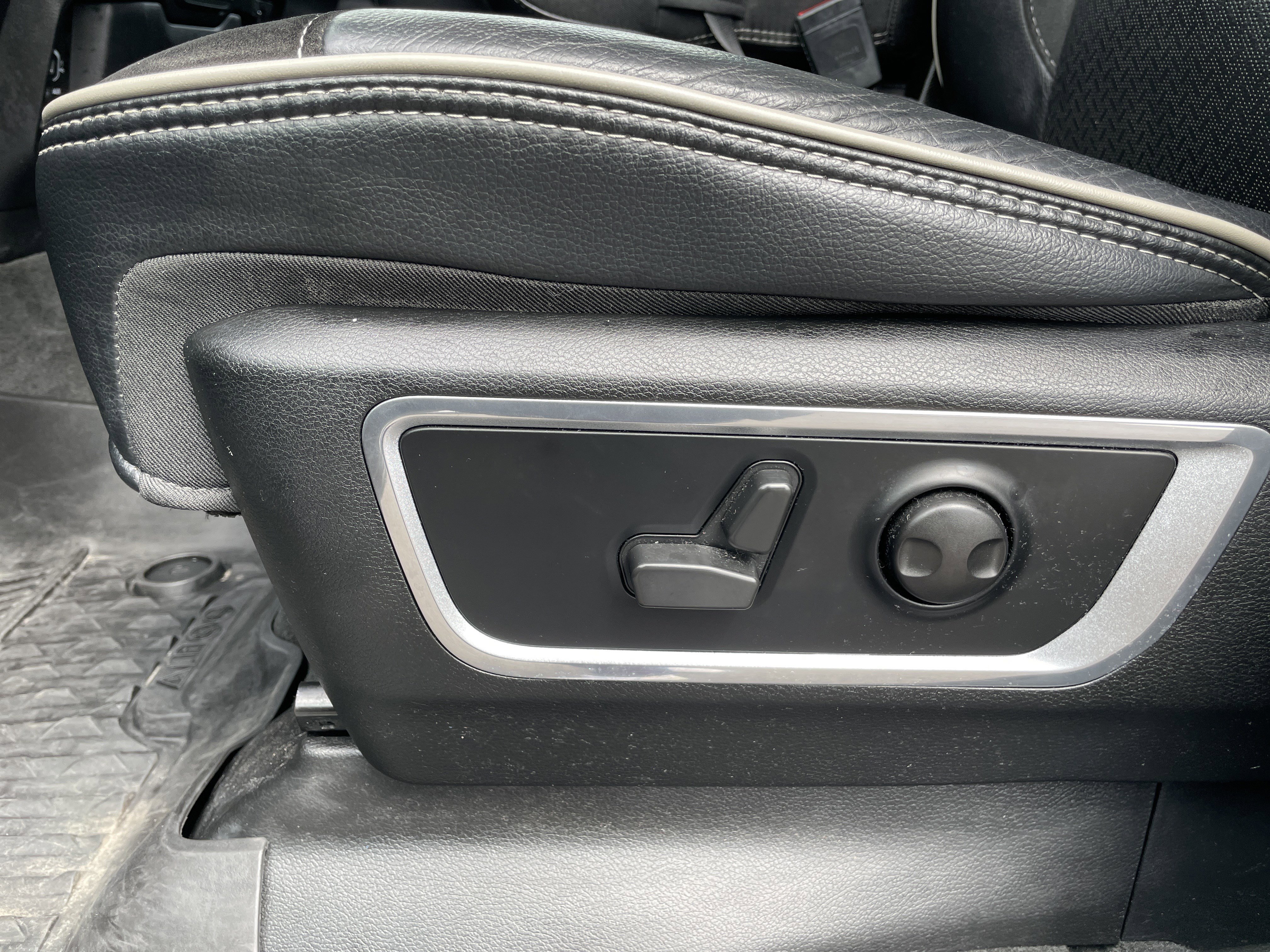 Certified 2022 RAM 1500 Laramie image 41