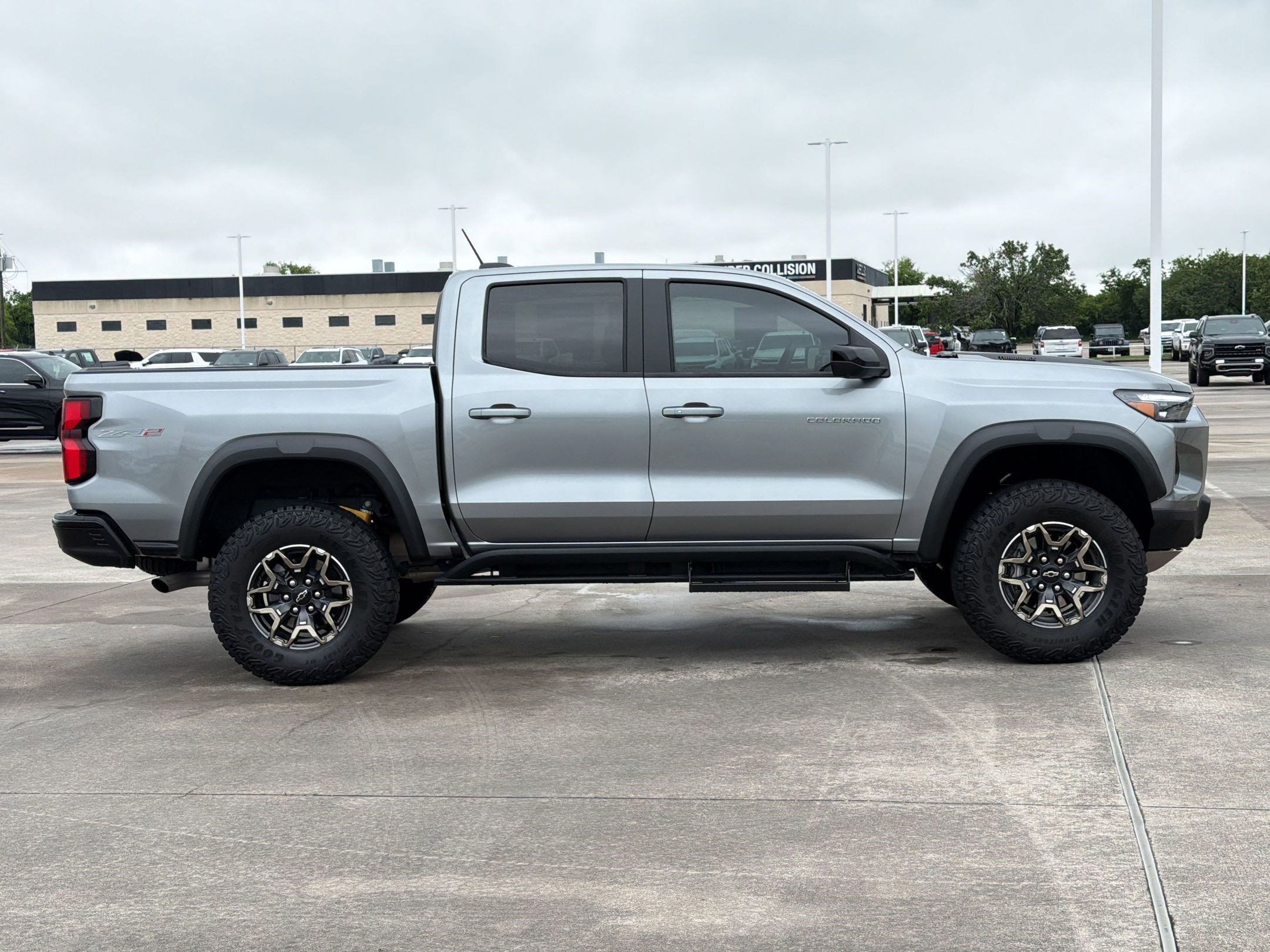 Used 2025 Chevrolet Colorado ZR2 w/ Technology Package AWD/4WD image 8
