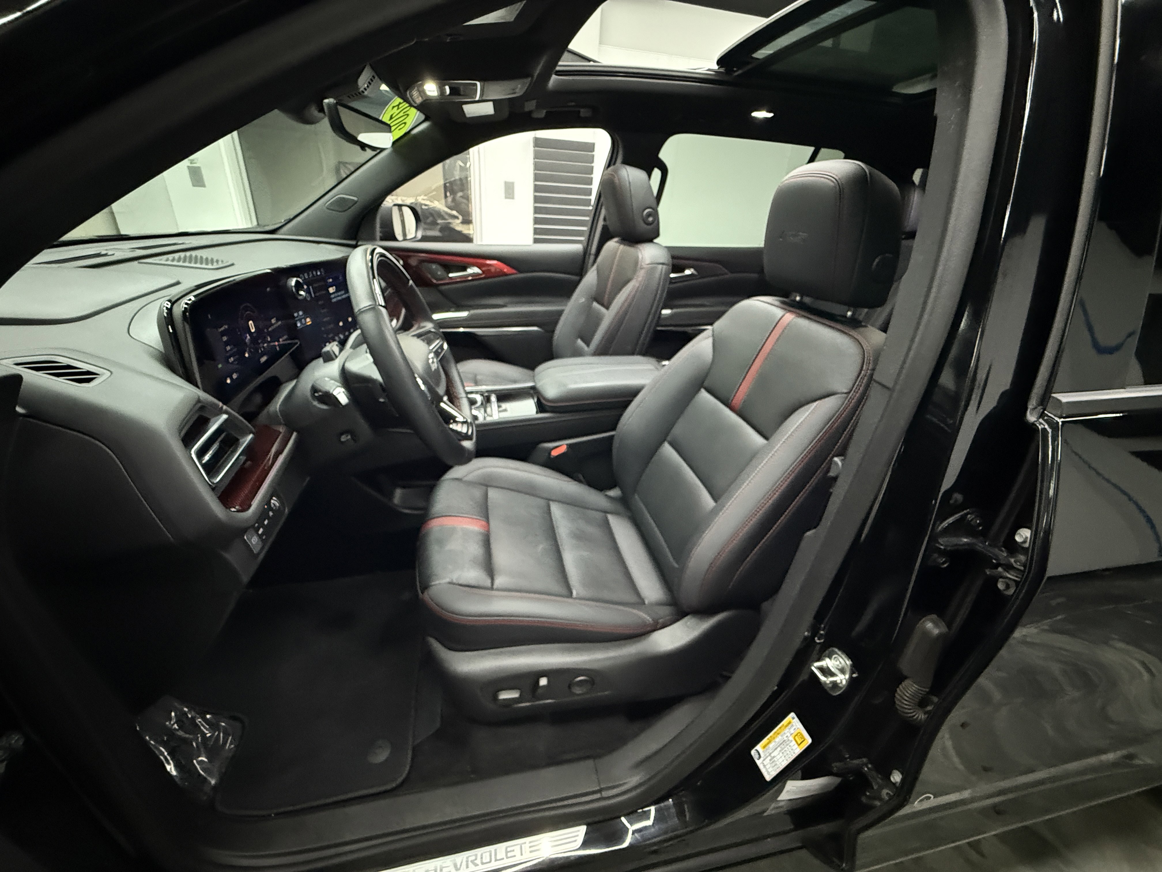 Used 2024 Chevrolet Traverse RS image 12