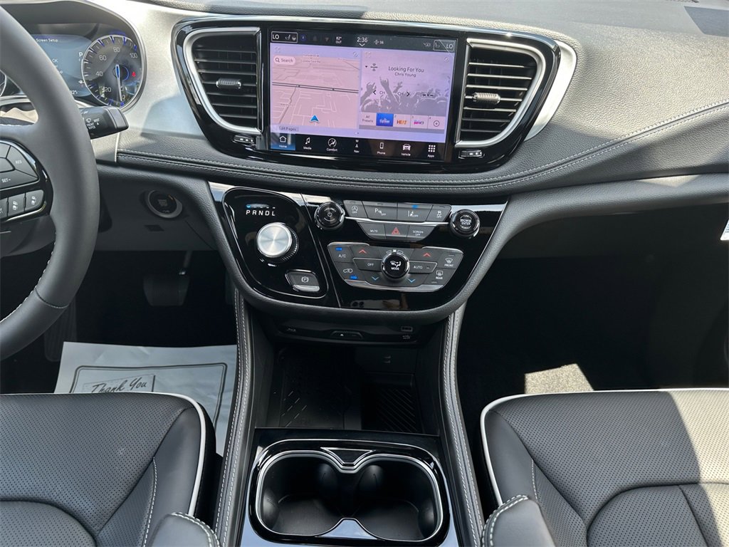 New 2026 Chrysler Pacifica Limited w/ Uconnect Theater Family Group image 16