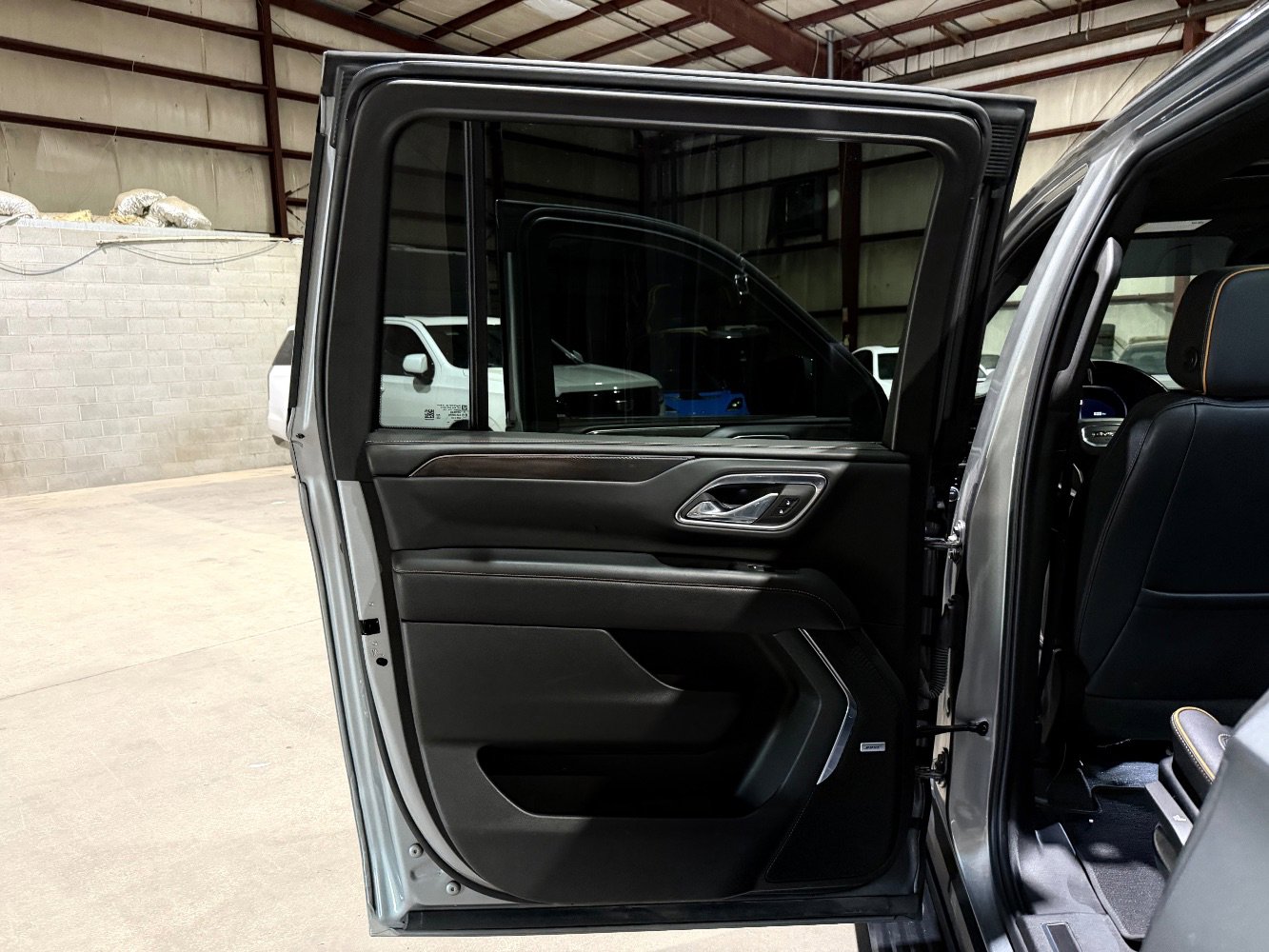 Used 2023 GMC Yukon XL AT4 w/ AT4 Premium Package AWD/4WD image 15