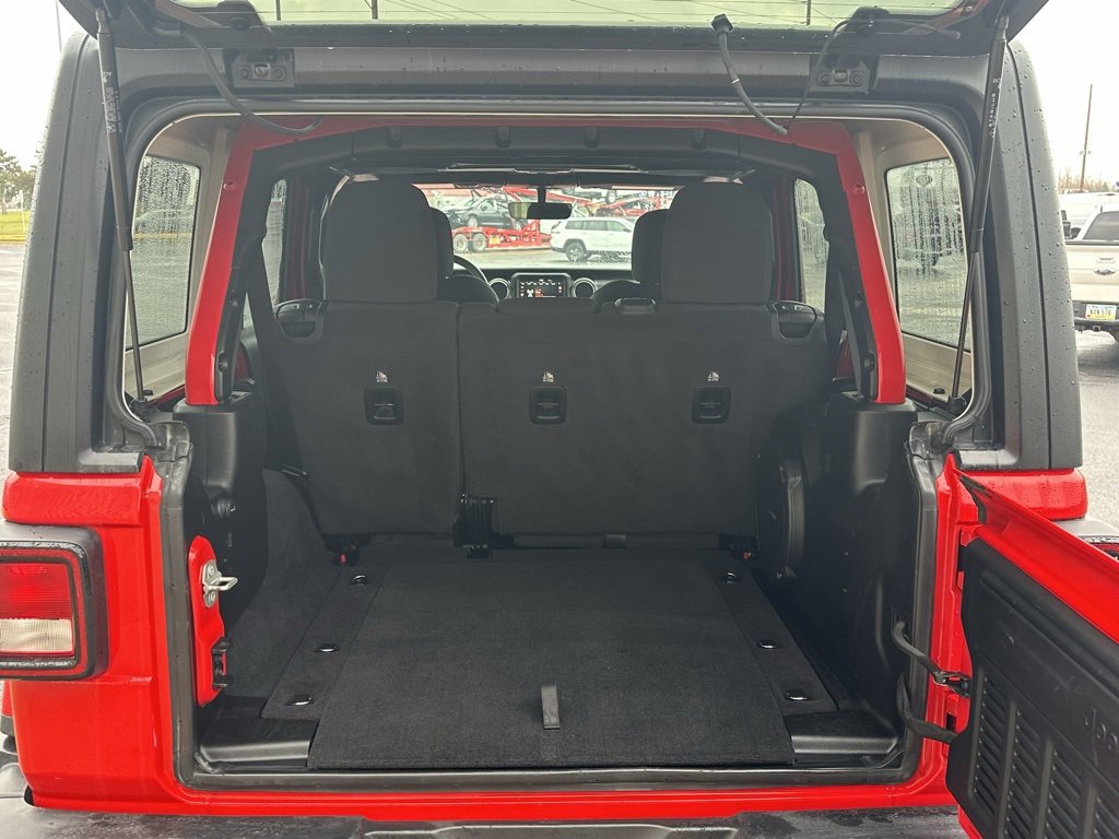 Used 2023 Jeep Wrangler Sahara image 12