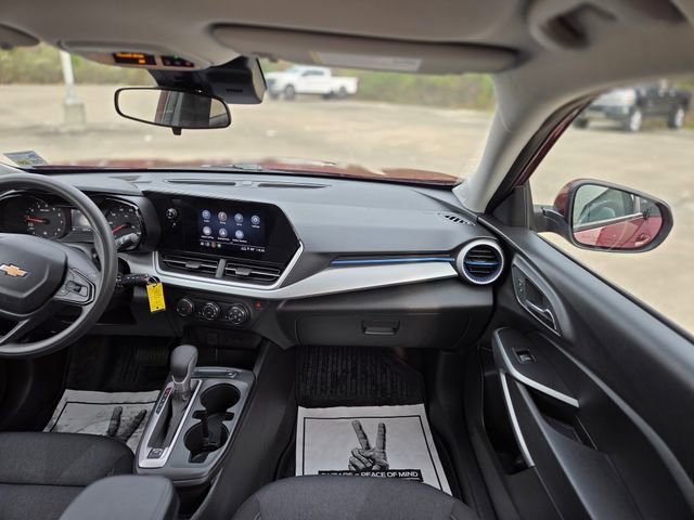 Used 2025 Chevrolet Trax LS w/ LS Convenience Package image 18