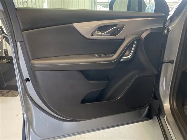 Used 2025 Chevrolet Blazer LT image 9
