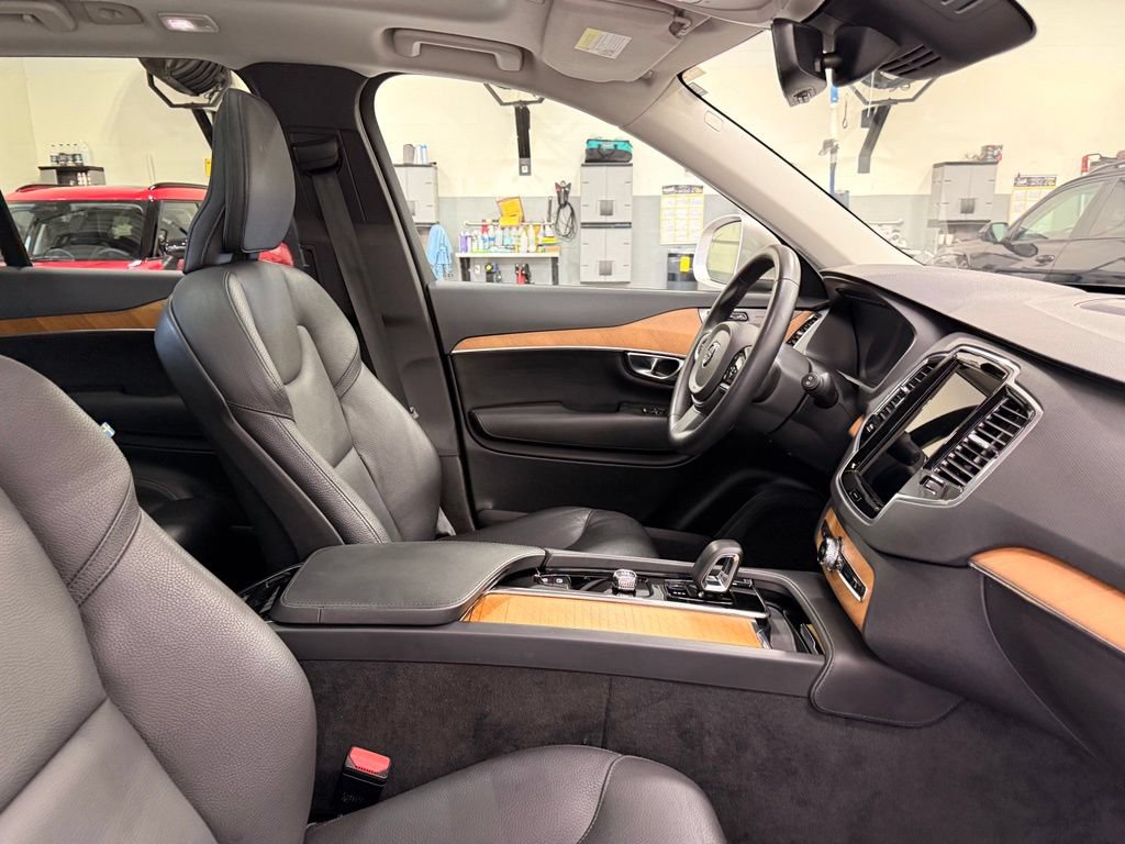 Used 2023 Volvo XC90 B6 Plus AWD/4WD image 30