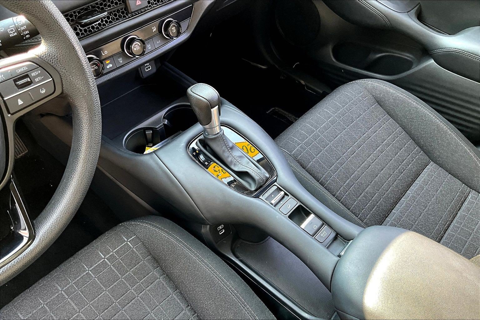 Used 2025 Honda HR-V LX image 17