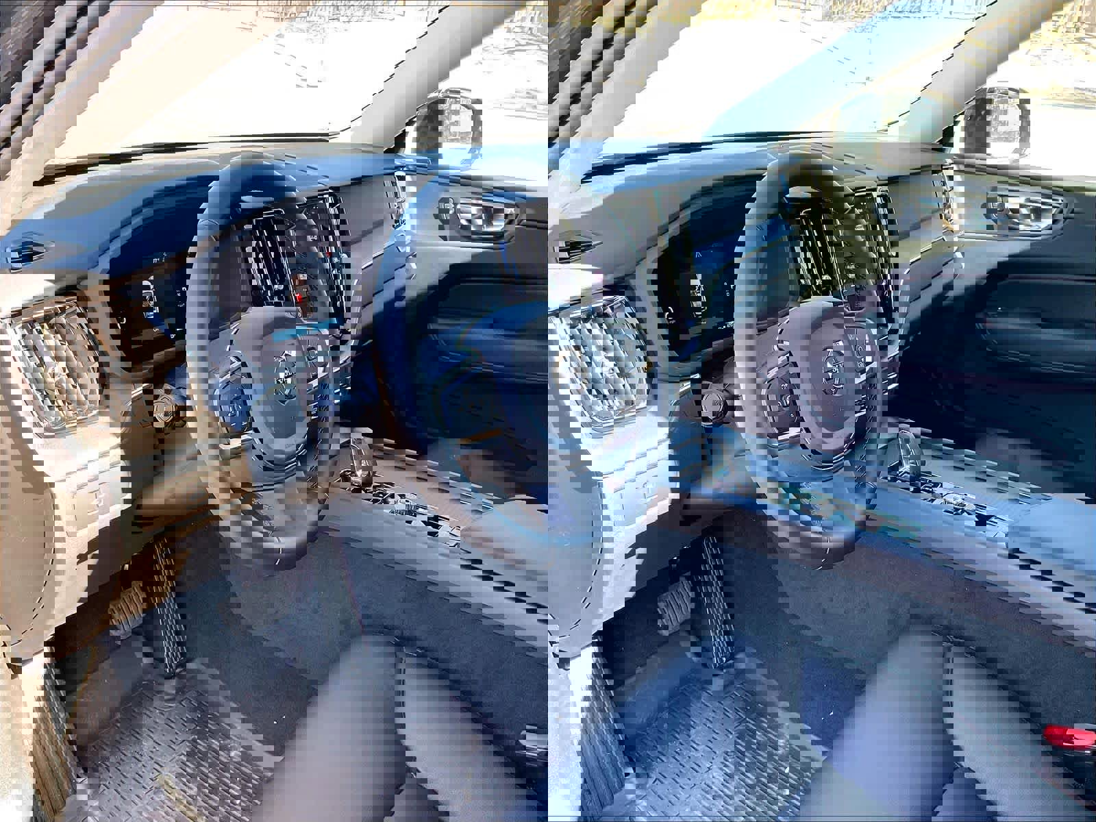 New 2025 Volvo XC60 B5 Core w/ Protection Package Premier image 8