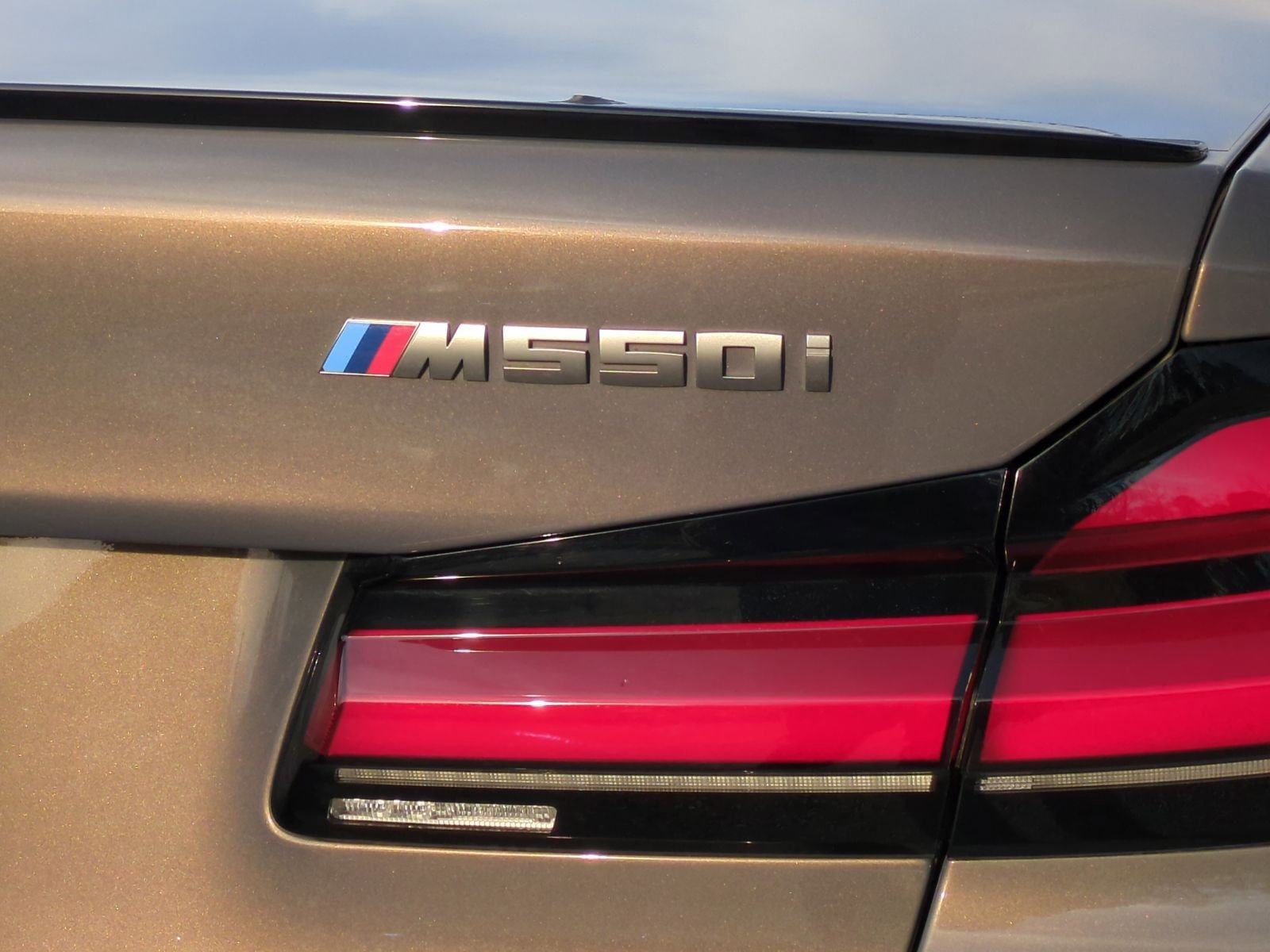 Used 2023 BMW M550i xDrive w/ Dynamic Handling Package image 37