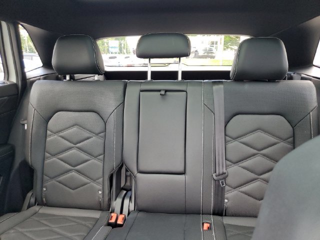 Certified 2025 Volkswagen Atlas Cross Sport SE w/ Panoramic Sunroof Package FWD image 11