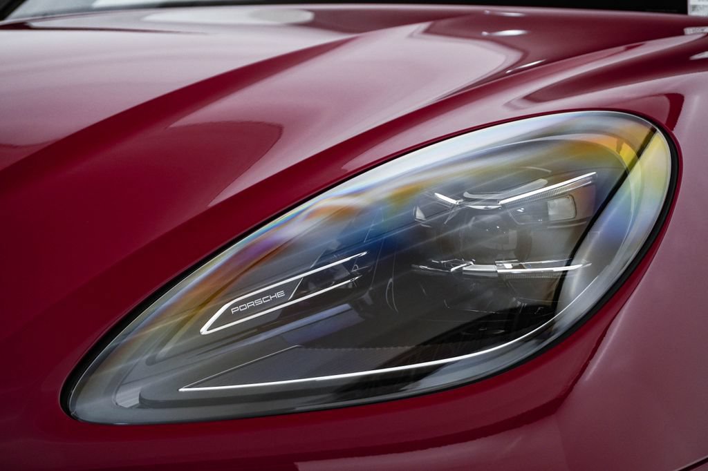 Certified 2026 Porsche Macan AWD/4WD image 7
