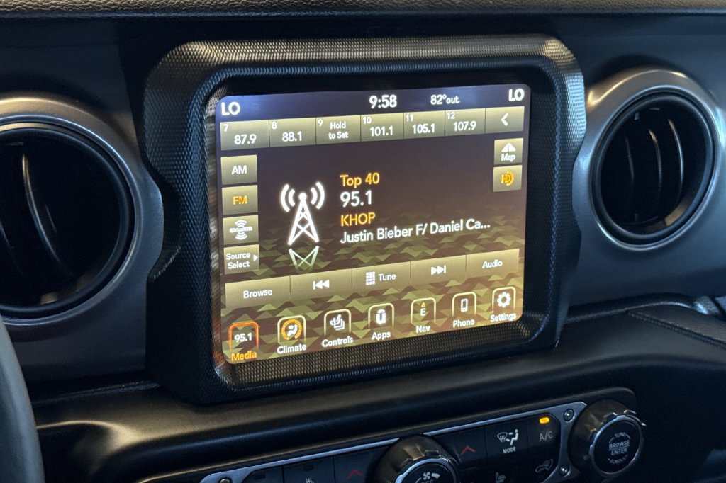 Used 2022 Jeep Gladiator Sport AWD/4WD image 17