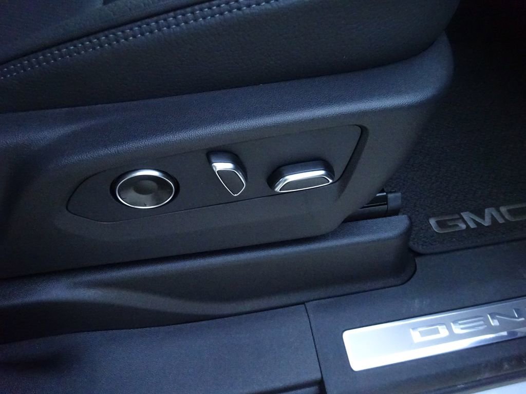 Certified 2026 GMC Yukon Denali w/ Denali Reserve Package image 35