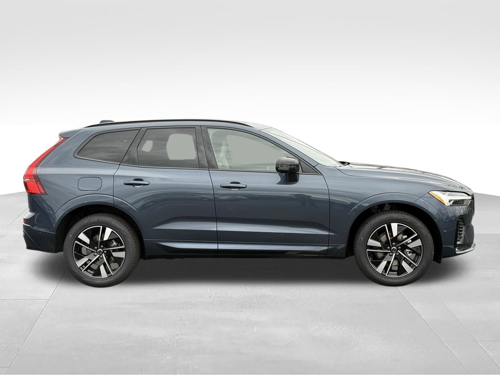 New 2026 Volvo XC60 B5 Plus w/ Protection Package Premier AWD/4WD image 7