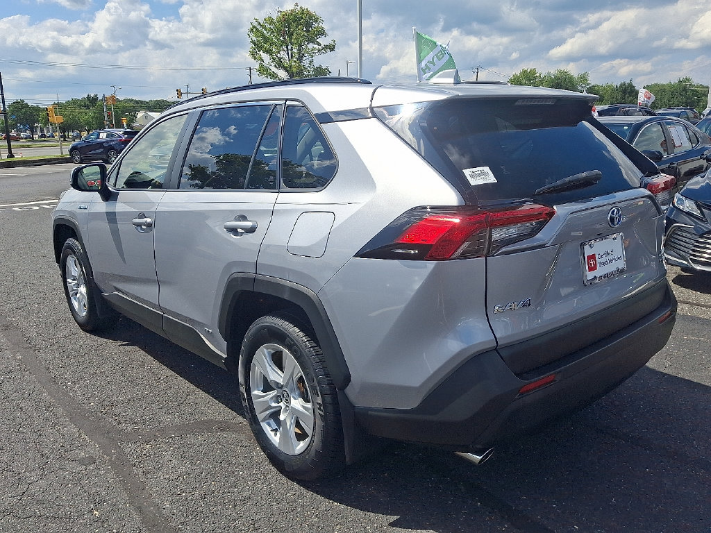 Certified 2021 Toyota RAV4 XLE w/ Convenience Package AWD/4WD image 4