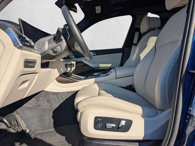 Used 2025 BMW X7 M60i w/ Executive Package image 20