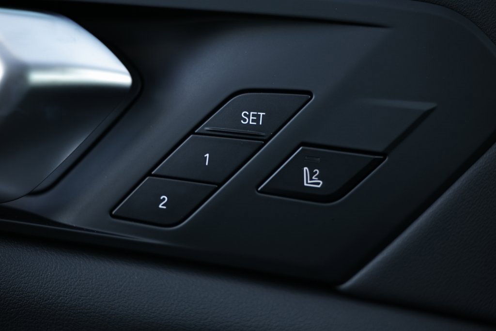 New 2026 BMW X5 xDrive50e w/ Climate Comfort Package image 18