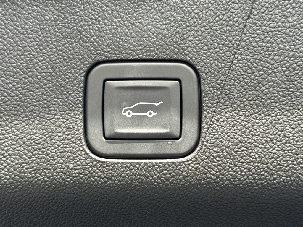 Used 2025 Chevrolet Tahoe Premier AWD/4WD image 12