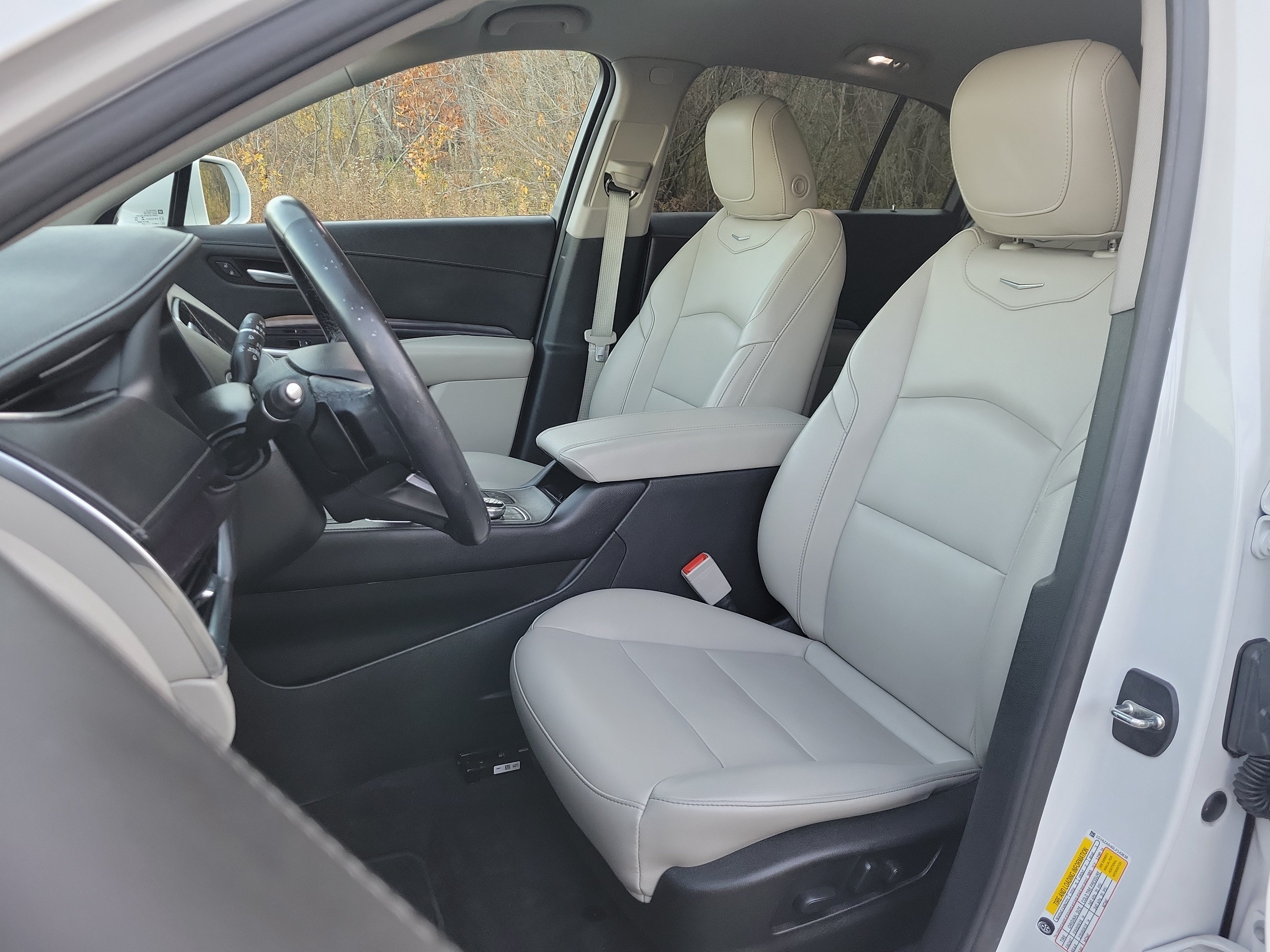 Used 2020 Cadillac XT4 Luxury w/ Cold Weather Package FWD image 14